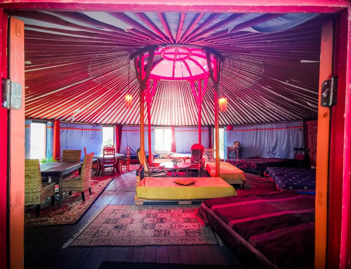 Au Bonheur Nomade Hotel Livry  Bagian luar foto