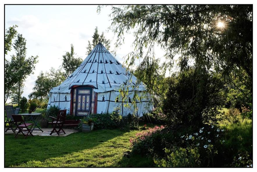 Au Bonheur Nomade Hotel Livry  Bagian luar foto