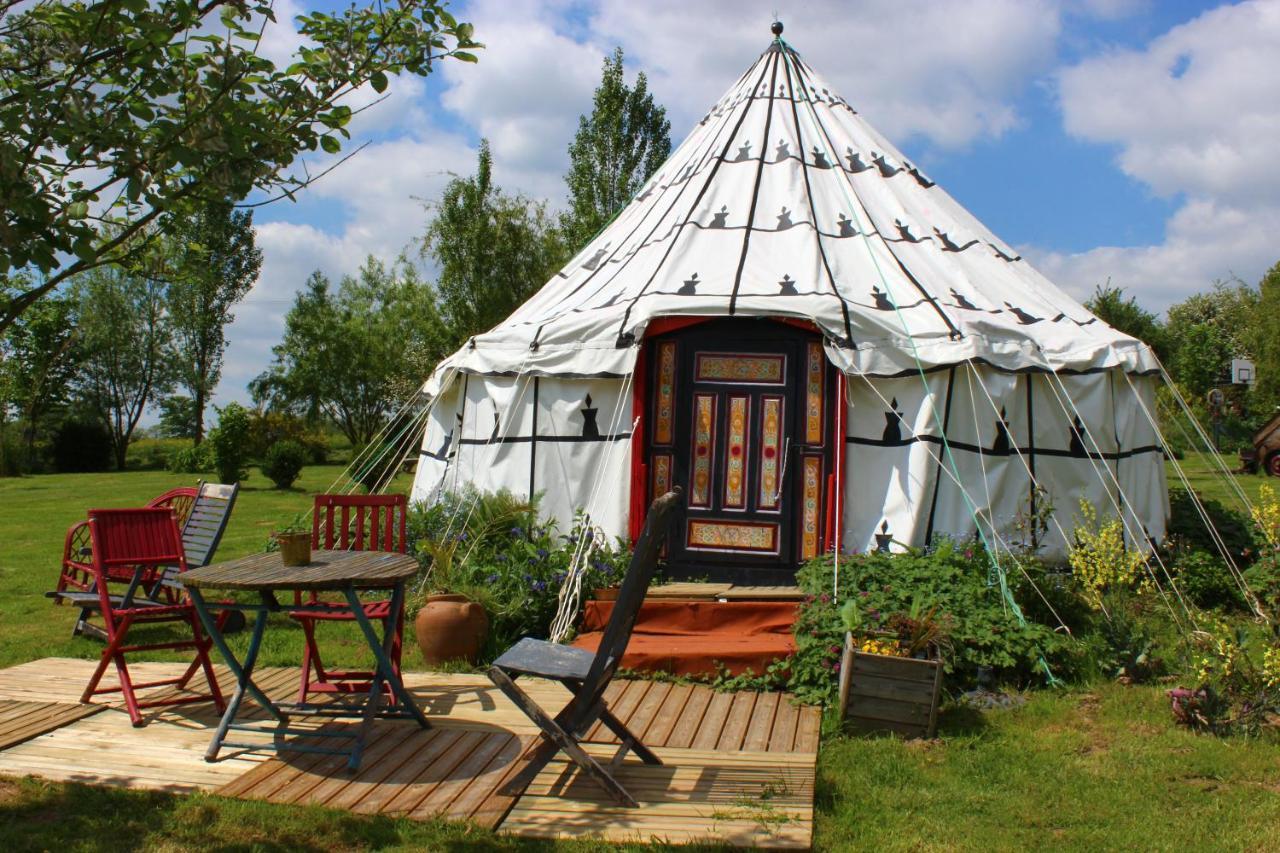 Au Bonheur Nomade Hotel Livry  Bagian luar foto