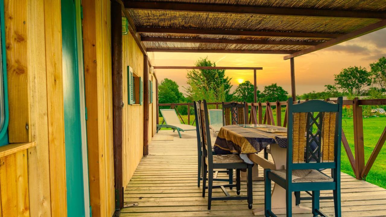 Au Bonheur Nomade Hotel Livry  Bagian luar foto