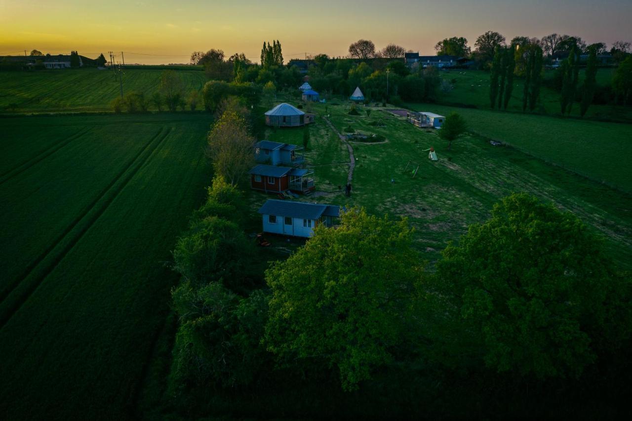 Au Bonheur Nomade Hotel Livry  Bagian luar foto