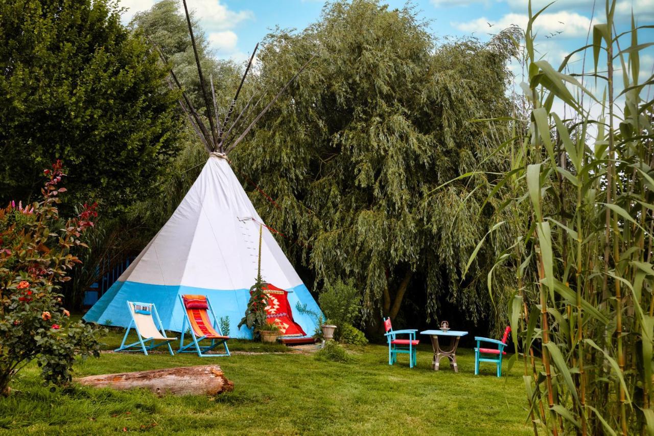 Au Bonheur Nomade Hotel Livry  Bagian luar foto