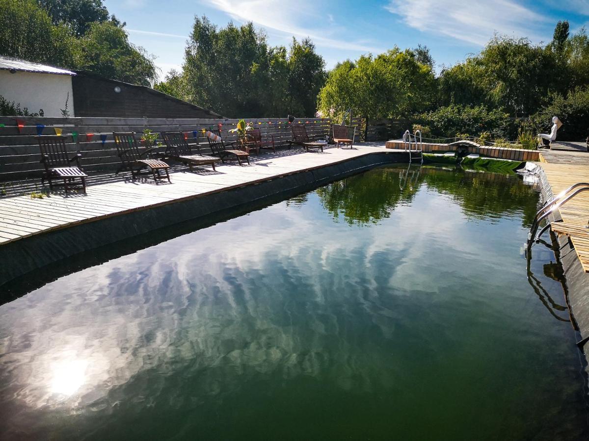 Au Bonheur Nomade Hotel Livry  Bagian luar foto
