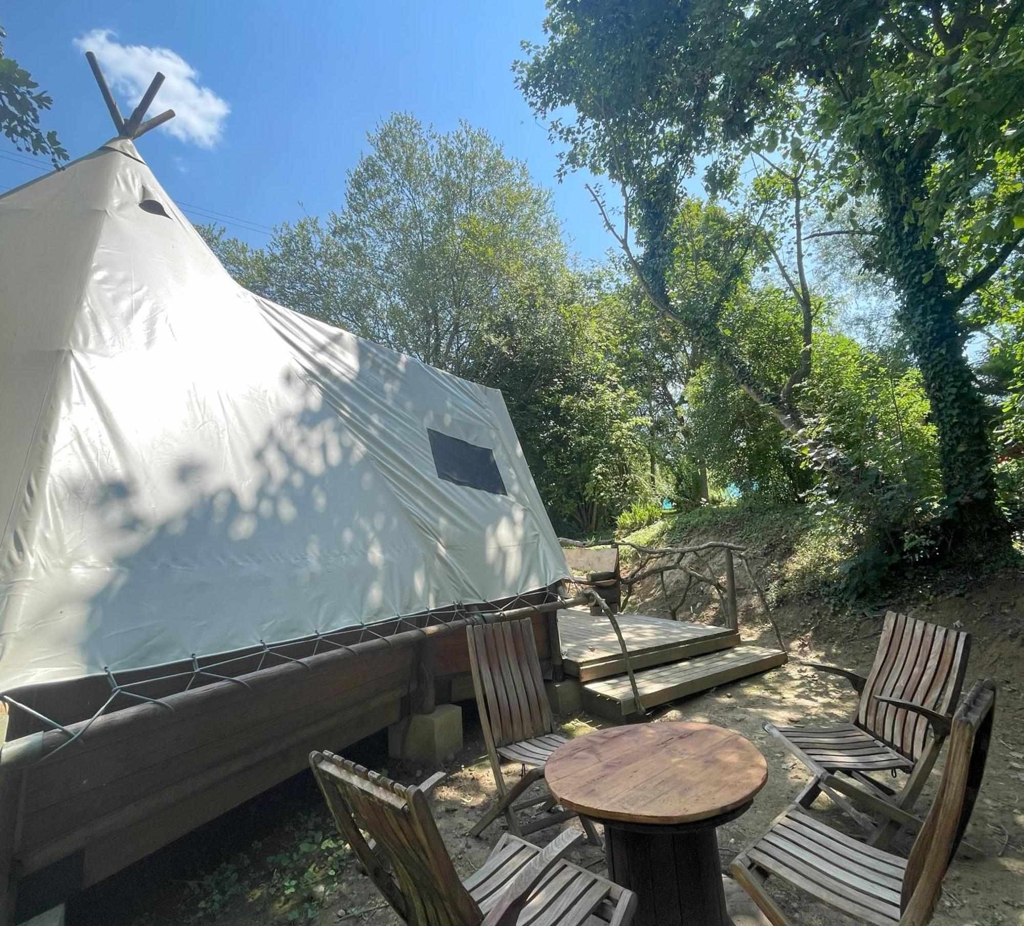Au Bonheur Nomade Hotel Livry  Bagian luar foto