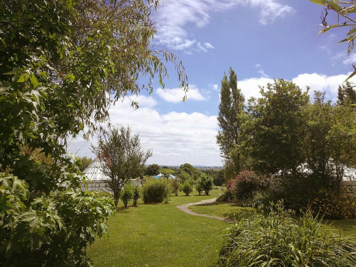 Au Bonheur Nomade Hotel Livry  Bagian luar foto