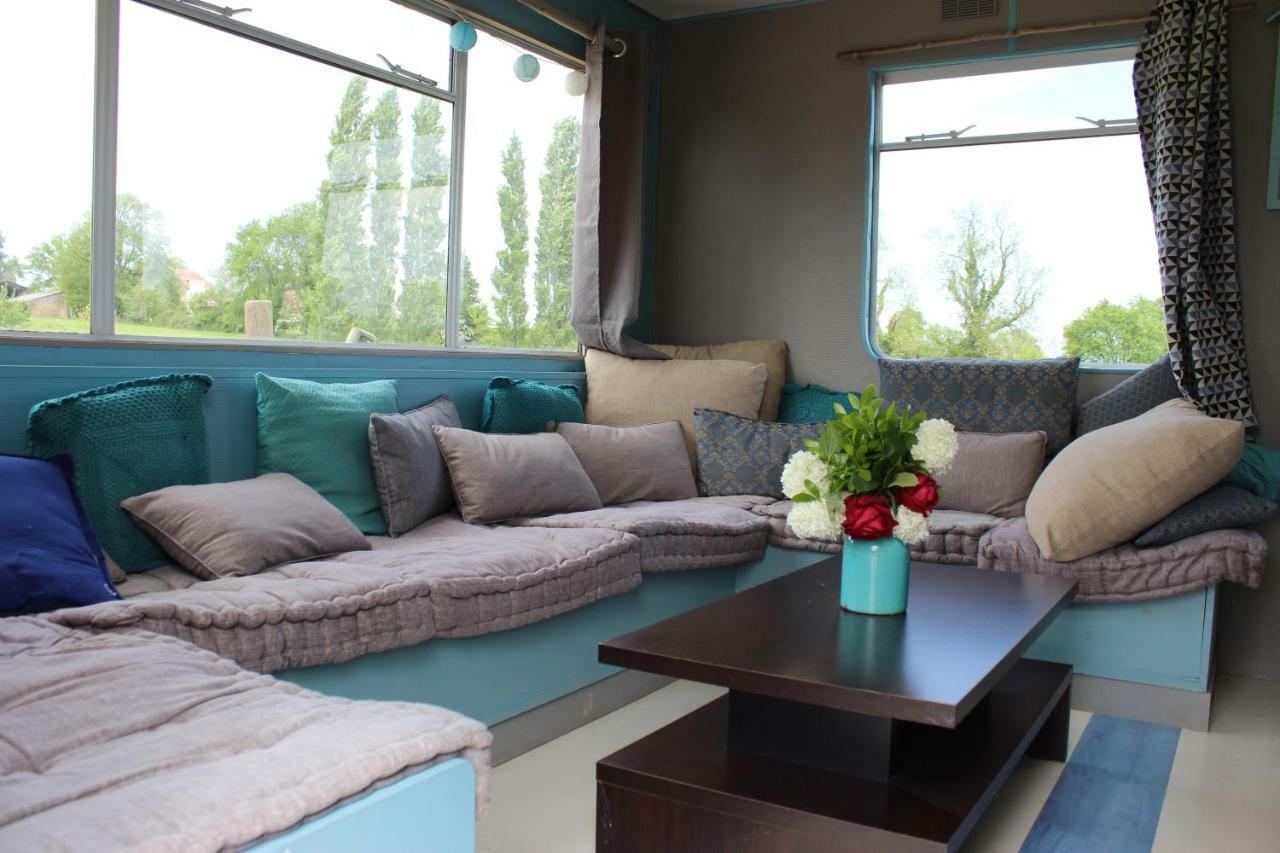 Au Bonheur Nomade Hotel Livry  Bagian luar foto