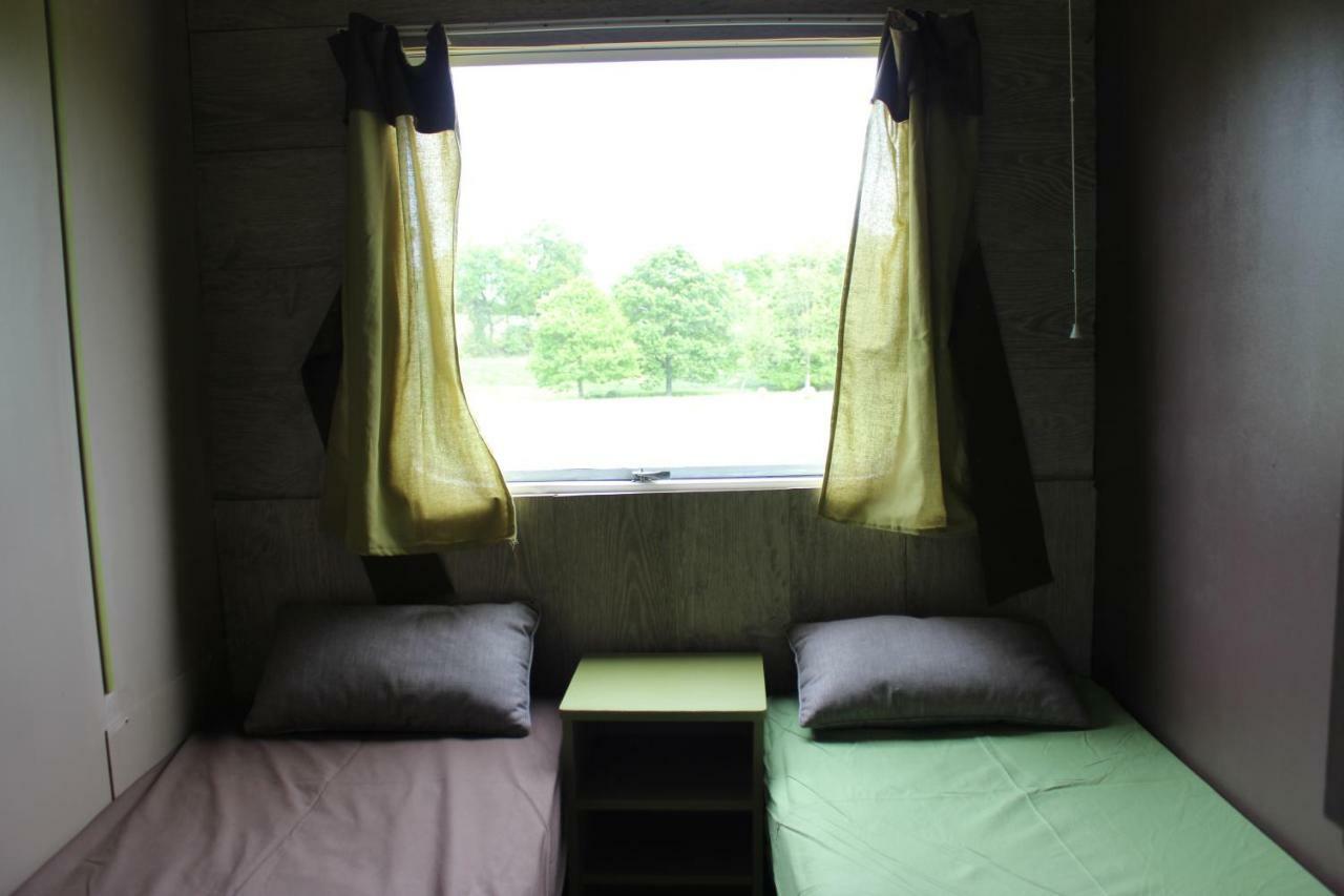 Au Bonheur Nomade Hotel Livry  Bagian luar foto