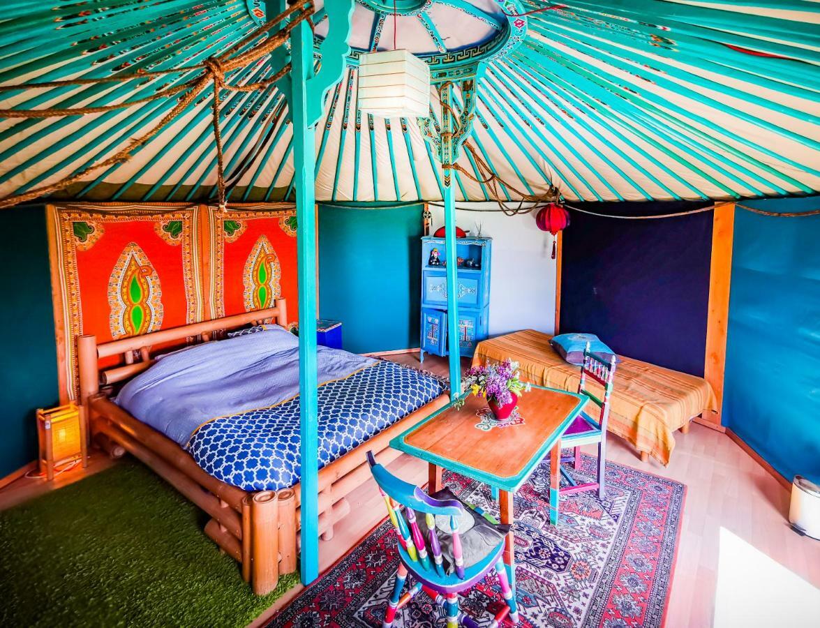 Au Bonheur Nomade Hotel Livry  Bagian luar foto